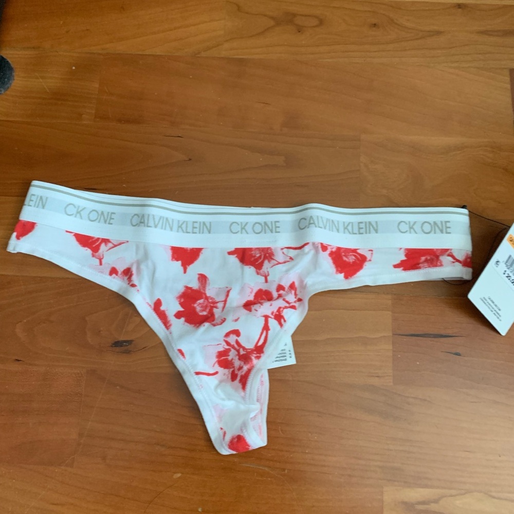 New ! Women’s Calvin Klein Sexy Thong Size S
